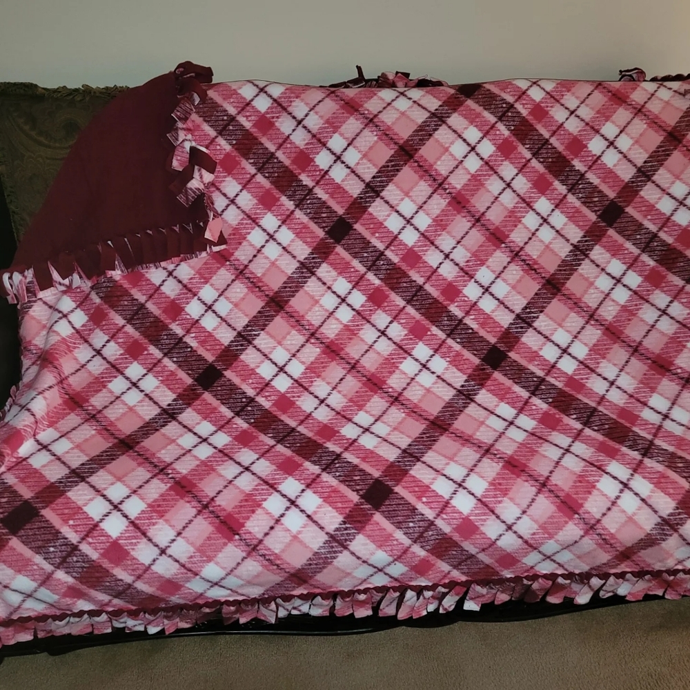 No sew fleece blanket 2 yards burgundy multi